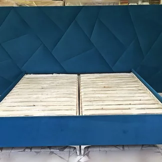 Modrá manželská posteľ Modrá manželská posteľ