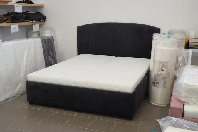 Posteľ Zana, čierna